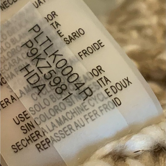 Black Rivet Knit Scarf - Picture 7 of 9